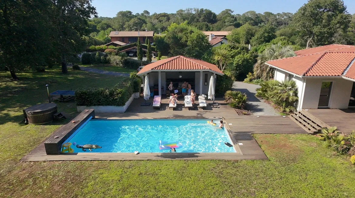Piscine & jacuzzi privatifs à Hossegor (piscine chauffée à 30°)