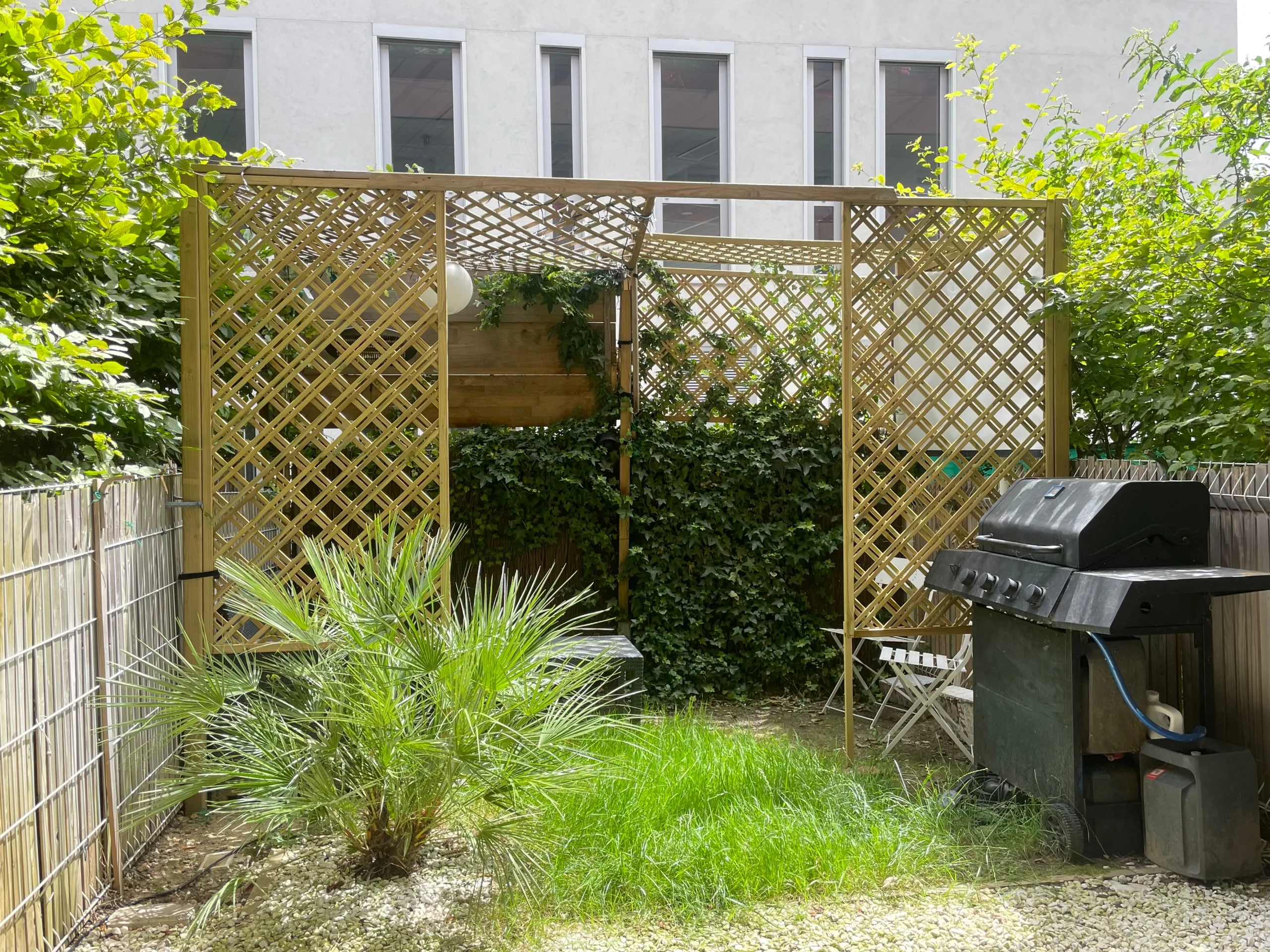 Studio avec un jardin